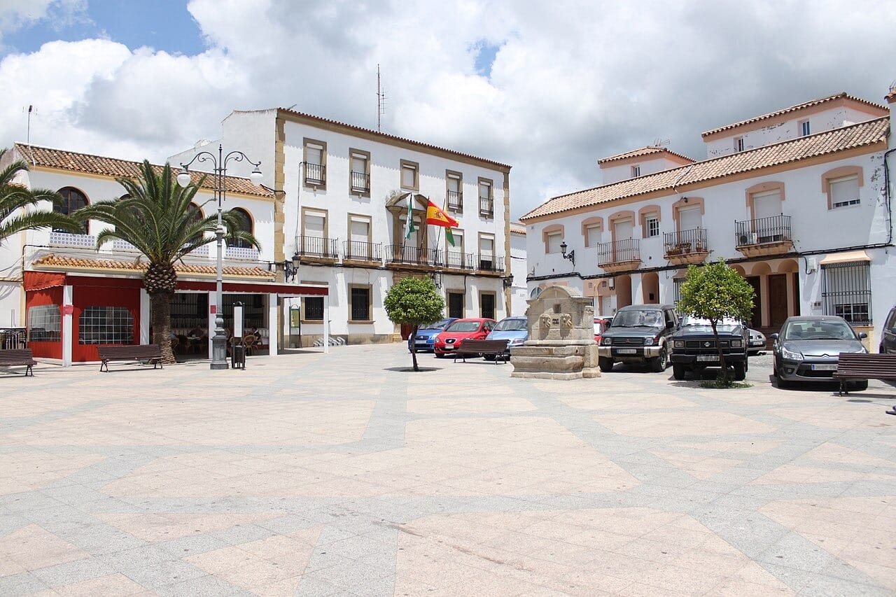 Plaza de la Iglesia en el centro de Los Barrios (Cádiz)